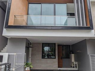 出售 3 卧室 联排别墅 在 Saphan Sung, 曼谷