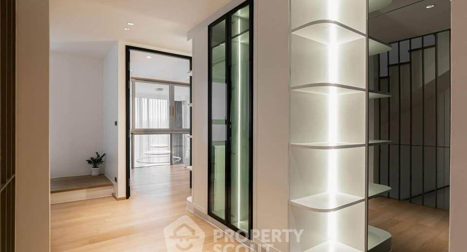 For sale 3 bedrooms townhouse in Chatuchak, Bangkok