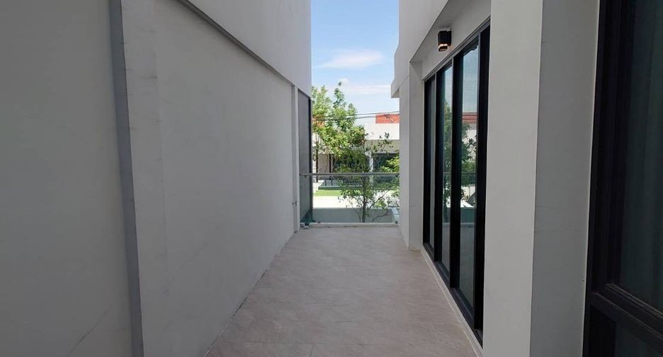 For sale 3 bedrooms townhouse in Lat Phrao, Bangkok