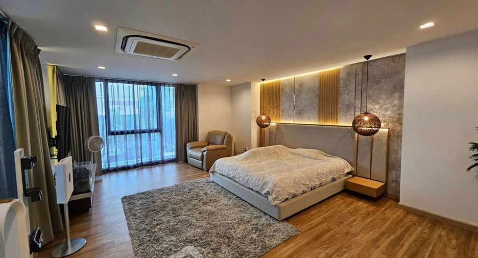 For sale 3 bedrooms townhouse in Lat Phrao, Bangkok