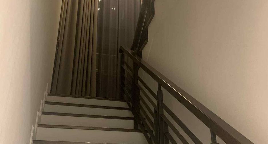 For rent and for sale 5 bedrooms house in Bang Kapi, Bangkok