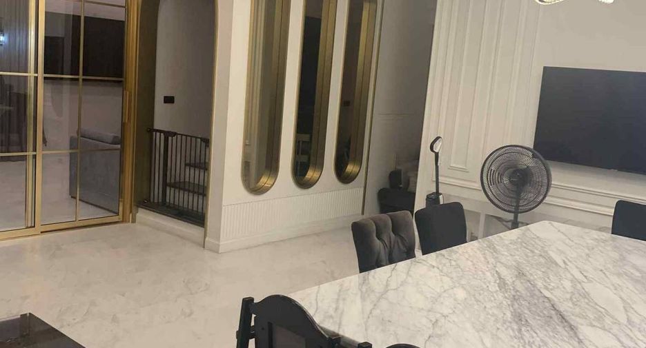 For rent and for sale 5 bedrooms house in Bang Kapi, Bangkok