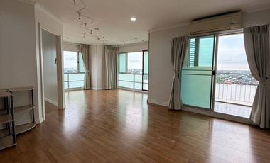 Condo en venta de 3 habitaciones en Yan Nawa, Bangkok