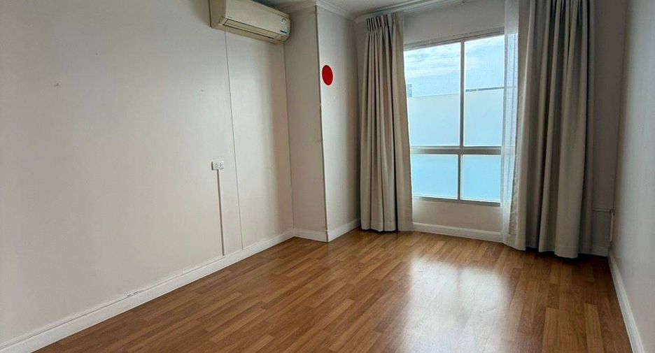 For sale 3 bedrooms condo in Yan Nawa, Bangkok