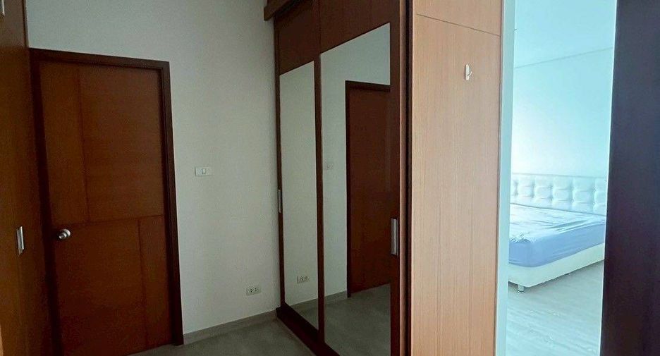 For sale 2 bedrooms condo in Khlong San, Bangkok