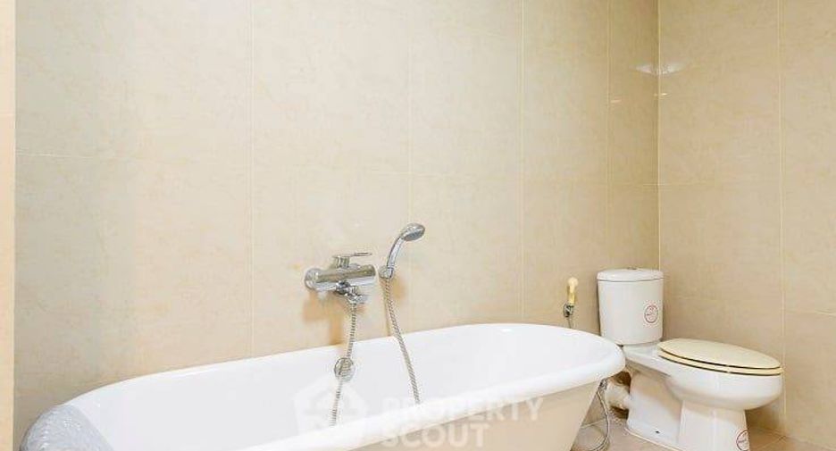 For sale 2 bedrooms condo in Sathon, Bangkok