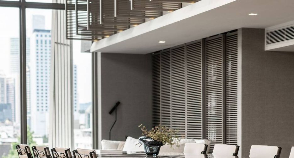 For sale 5 bedrooms condo in Watthana, Bangkok