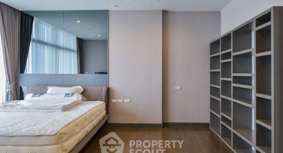 For sale 3 bedrooms condo in Khlong San, Bangkok
