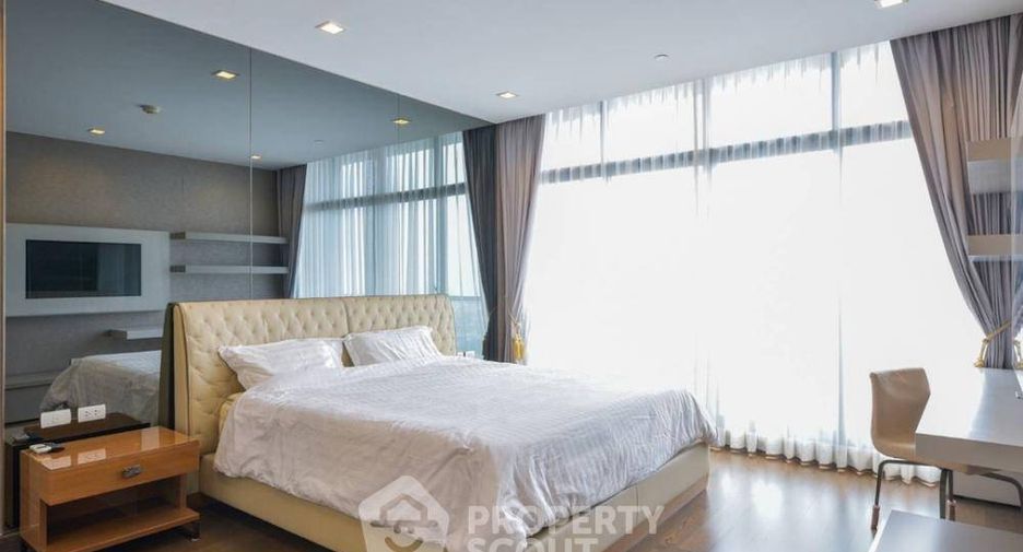 For sale 3 bedrooms condo in Khlong San, Bangkok