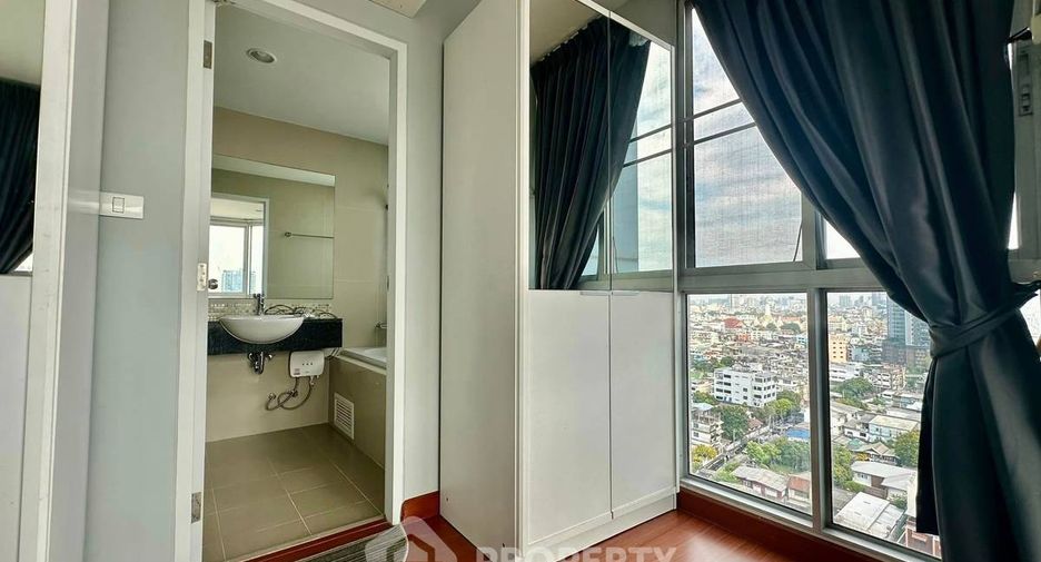 For sale 2 bedrooms condo in Khlong San, Bangkok