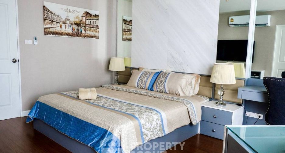 For sale 3 bedrooms condo in Huai Khwang, Bangkok