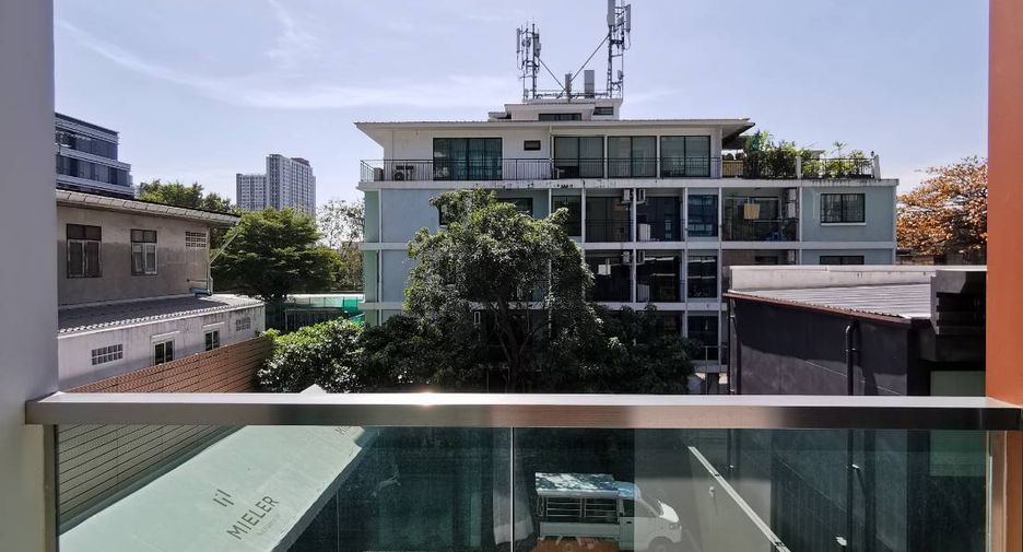 For sale 3 bedrooms condo in Khlong Toei, Bangkok