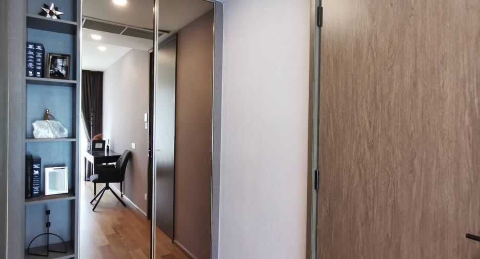 For sale 3 bedrooms condo in Khlong Toei, Bangkok