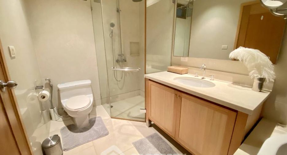 For sale 1 bed condo in Khlong Toei, Bangkok