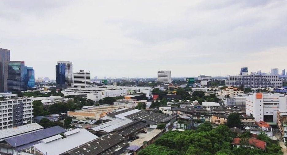 For sale 1 bed condo in Khlong Toei, Bangkok