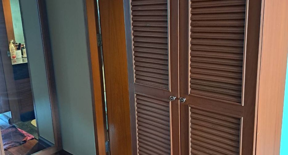 For sale 1 bed condo in Khlong Toei, Bangkok