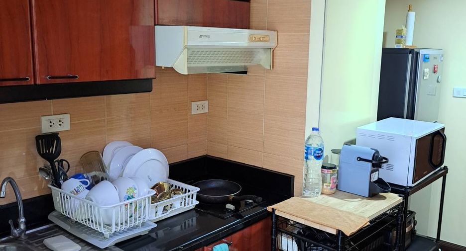 For sale 1 bed condo in Khlong Toei, Bangkok