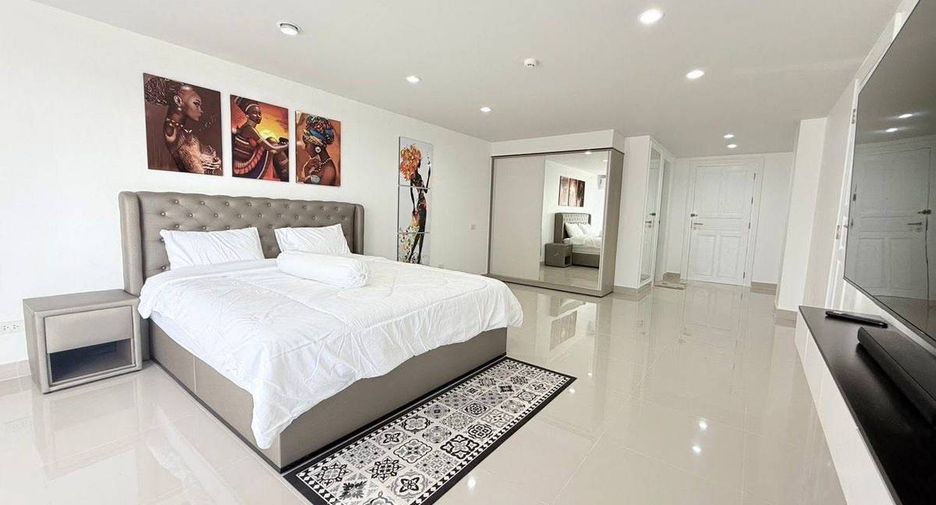 For sale 3 bedrooms condo in Pratumnak, Pattaya