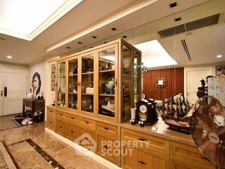 For sale 3 bedrooms condo in Sathon, Bangkok
