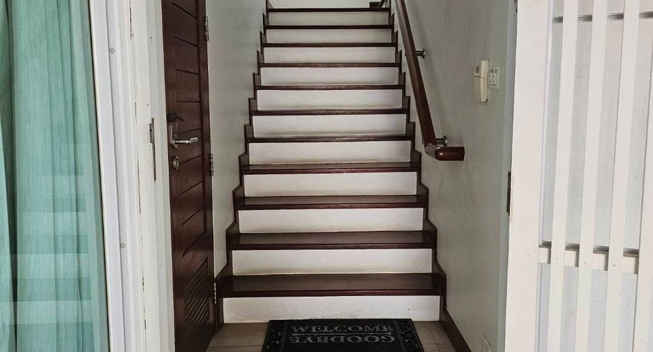 For sale 4 bedrooms villa in North Pattaya, Pattaya