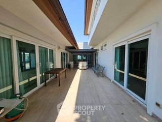For sale 4 bedrooms villa in Bang Lamung, Chonburi