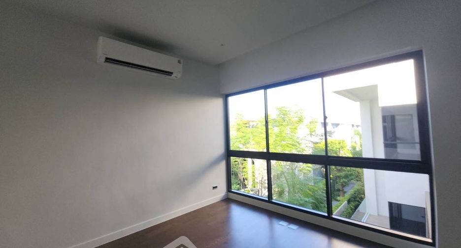 For sale 4 bedrooms house in Bang Kapi, Bangkok