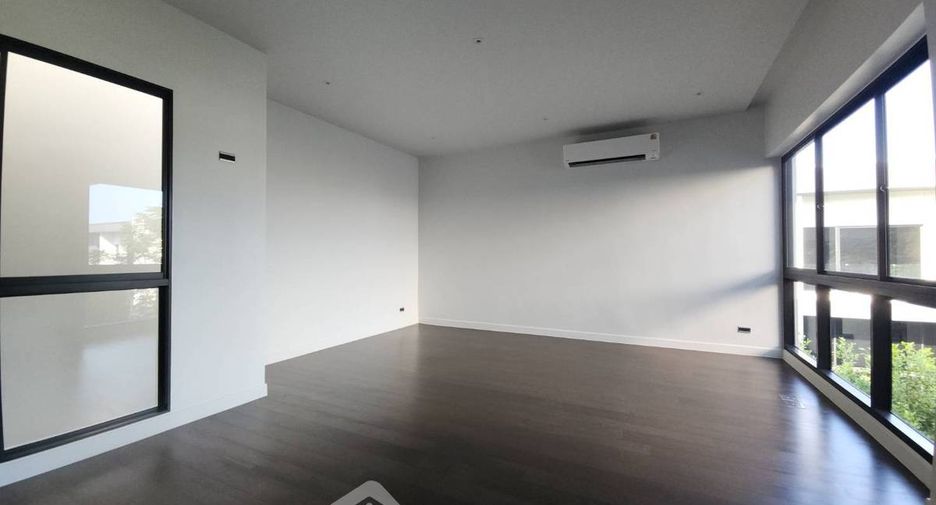 For sale 4 bedrooms house in Bang Kapi, Bangkok