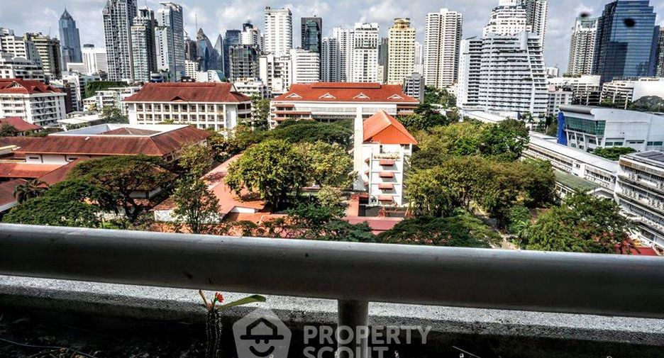 For sale 3 bedrooms condo in Watthana, Bangkok