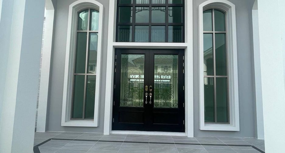 For sale 5 bedrooms house in Lat Krabang, Bangkok