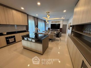 For sale 3 bedrooms villa in Bang Lamung, Chonburi
