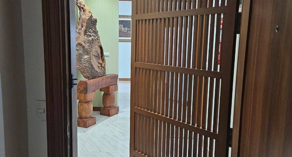 For rent and for sale 3 bedrooms condo 