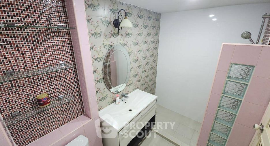 Condo en venta de 2 habitaciones en Watthana, Bangkok