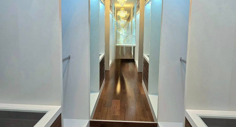 Haus zur Miete und zum Kauf mit 4 Zimmer in Lat Krabang, Bangkok
