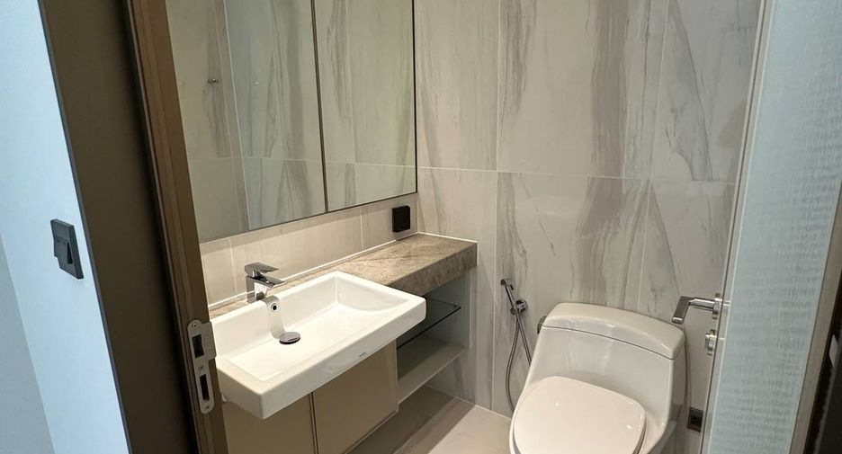 For sale 2 bedrooms condo in Khlong Toei, Bangkok