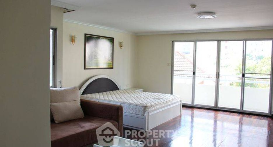 For sale 3 bedrooms condo in Khlong Toei, Bangkok