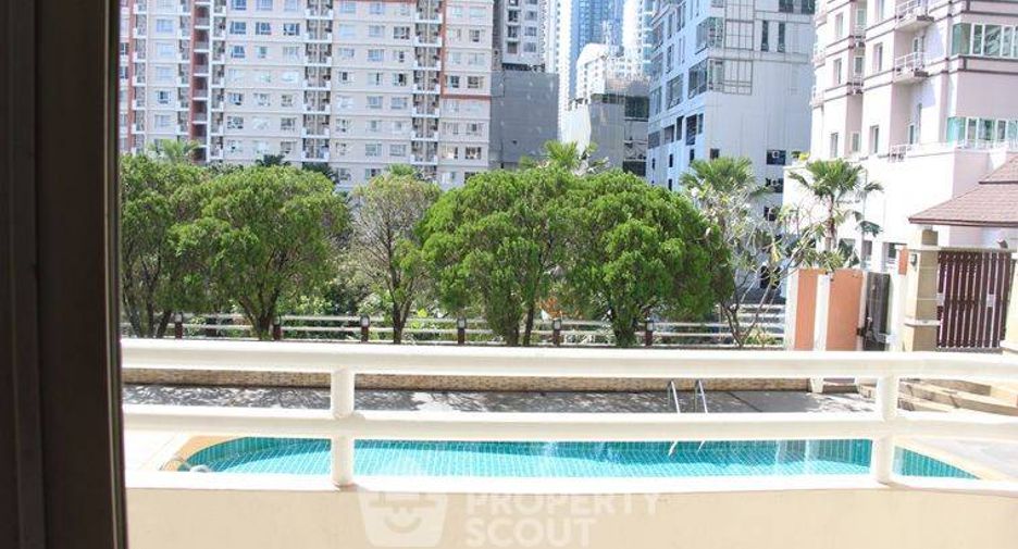 For sale 3 bedrooms condo in Khlong Toei, Bangkok