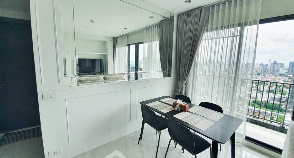 For sale 3 bedrooms condo in Watthana, Bangkok