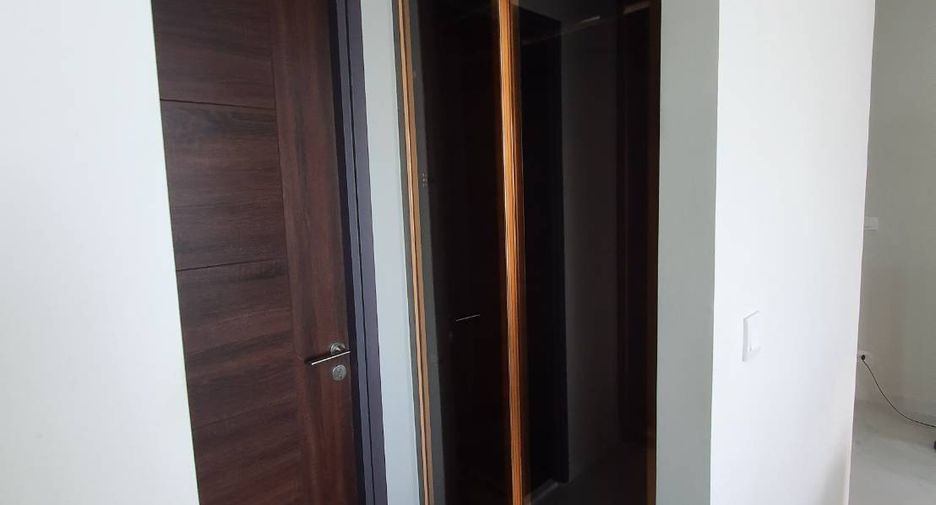 For sale 3 bedrooms condo in Watthana, Bangkok