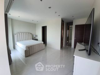 For sale 3 bedrooms condo in Watthana, Bangkok