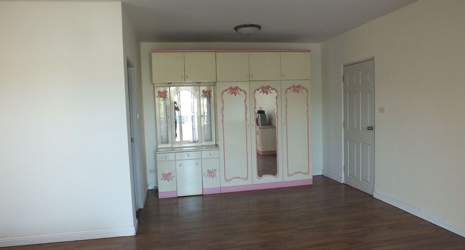 For rent 5 bedrooms house in Doi Saket, Chiang Mai