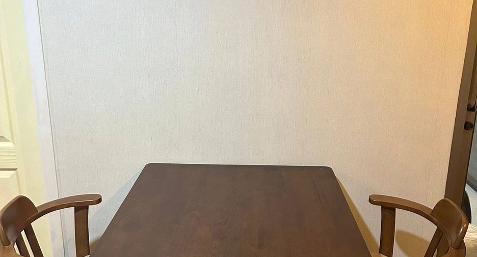 For sale 2 bedrooms condo in Huai Khwang, Bangkok