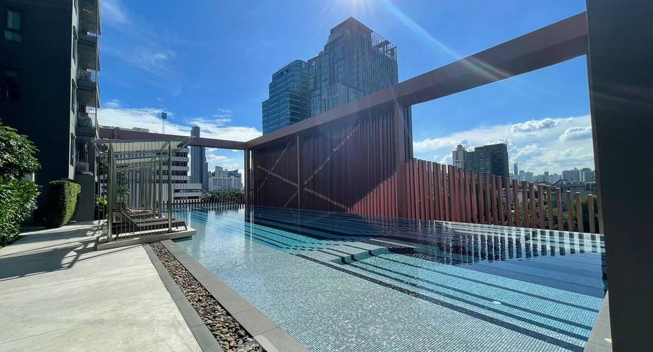 For sale 1 bed condo in Watthana, Bangkok