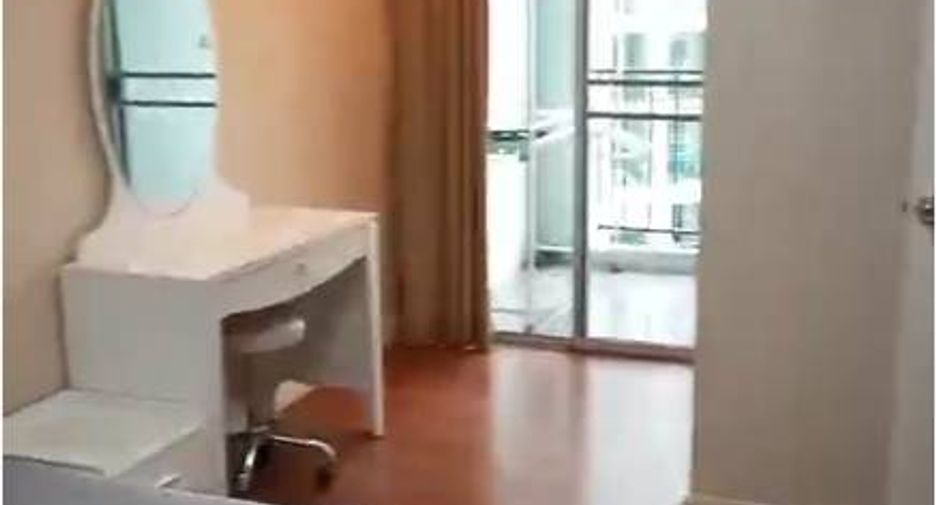 For sale 3 bedrooms condo in Huai Khwang, Bangkok