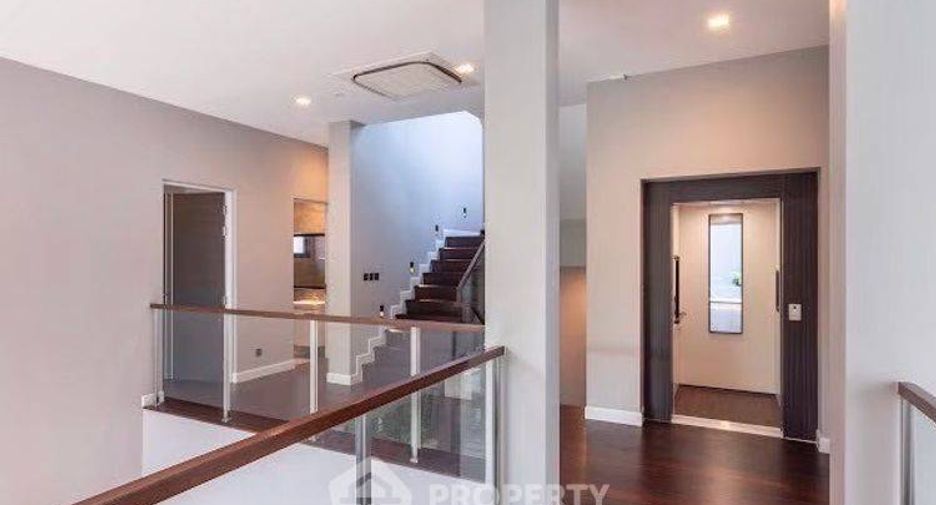 For sale 5 bedrooms house in Lak Si, Bangkok