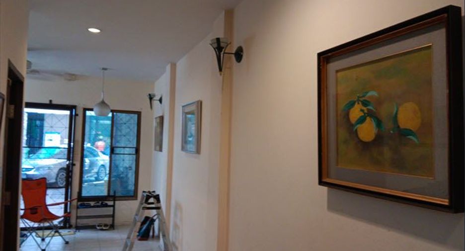 For rent 2 bedrooms townhouse in Huai Khwang, Bangkok
