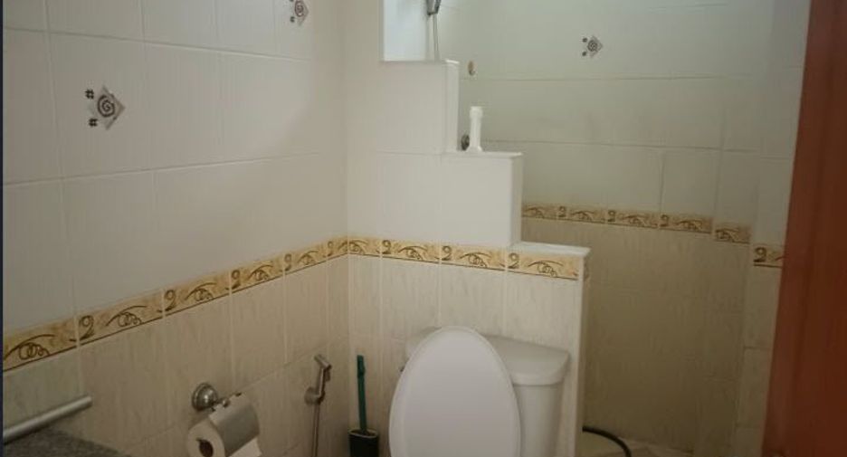 For rent 2 bedrooms townhouse in Huai Khwang, Bangkok