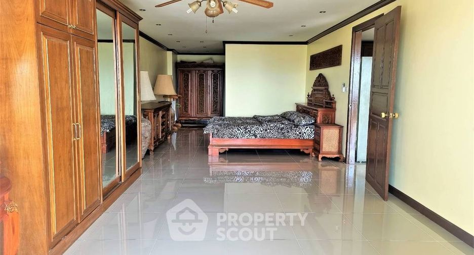 For rent and for sale 3 bedrooms condo in Pratumnak, Pattaya