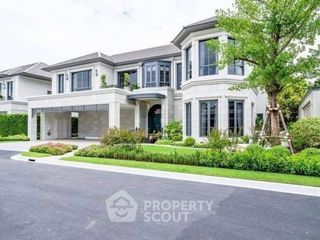 For sale 4 bedrooms house in Bang Kapi, Bangkok
