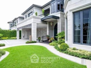 For sale 4 bedrooms house in Bang Kapi, Bangkok