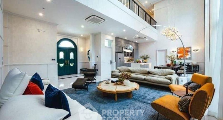 For sale 4 bedrooms house in Bang Kapi, Bangkok